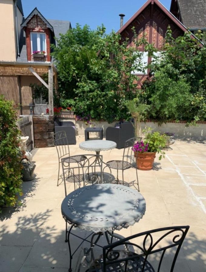 Chambres D'Hotes Les Roches Noires Trouville-sur-Mer Exterior photo